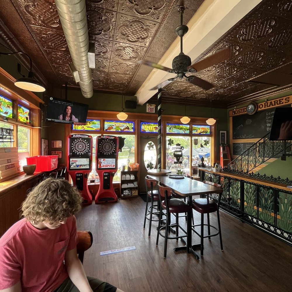 Best Sports Bars in Vernon Hills: Top Spots for Drinks and Games