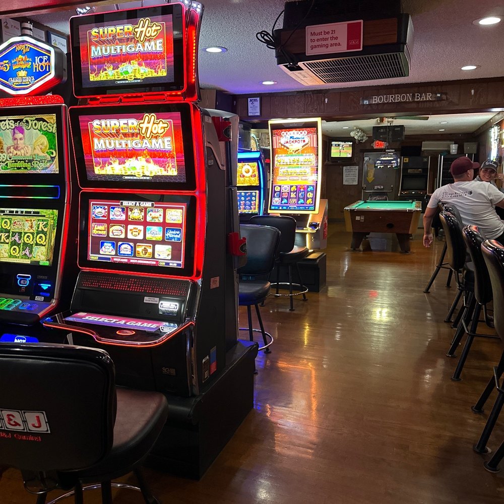 Best Sports Bars in Vernon Hills: Top Spots for Drinks and Games