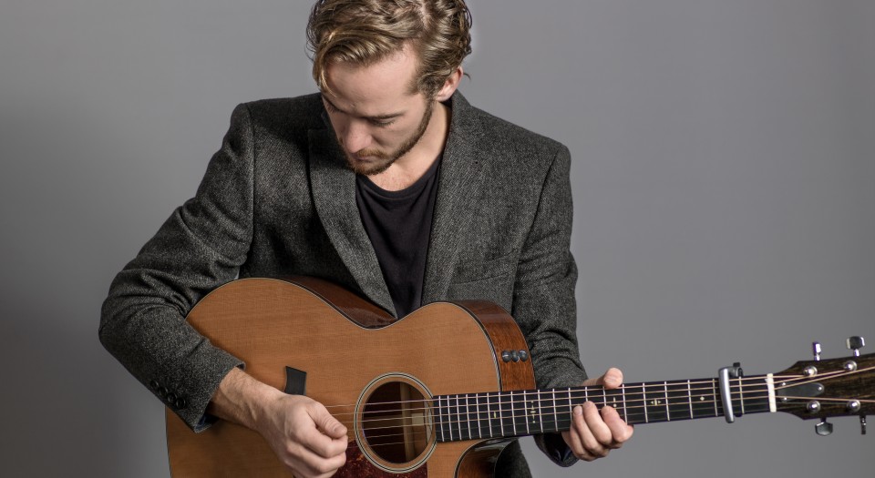 How Much Do Entertainers Charge to Play a Show? A Complete Guide