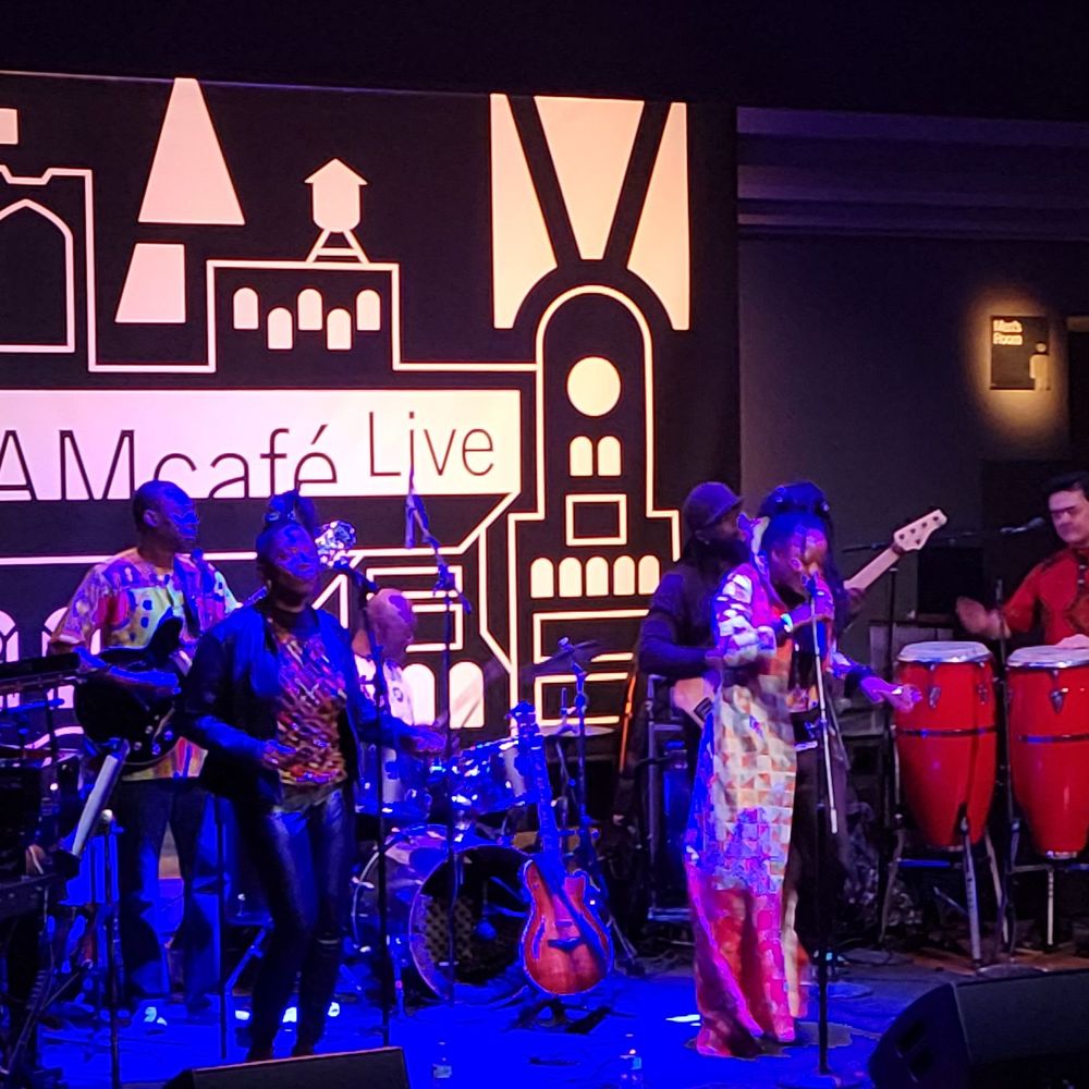 Discover Nearby Restaurants with Live Shows and Music