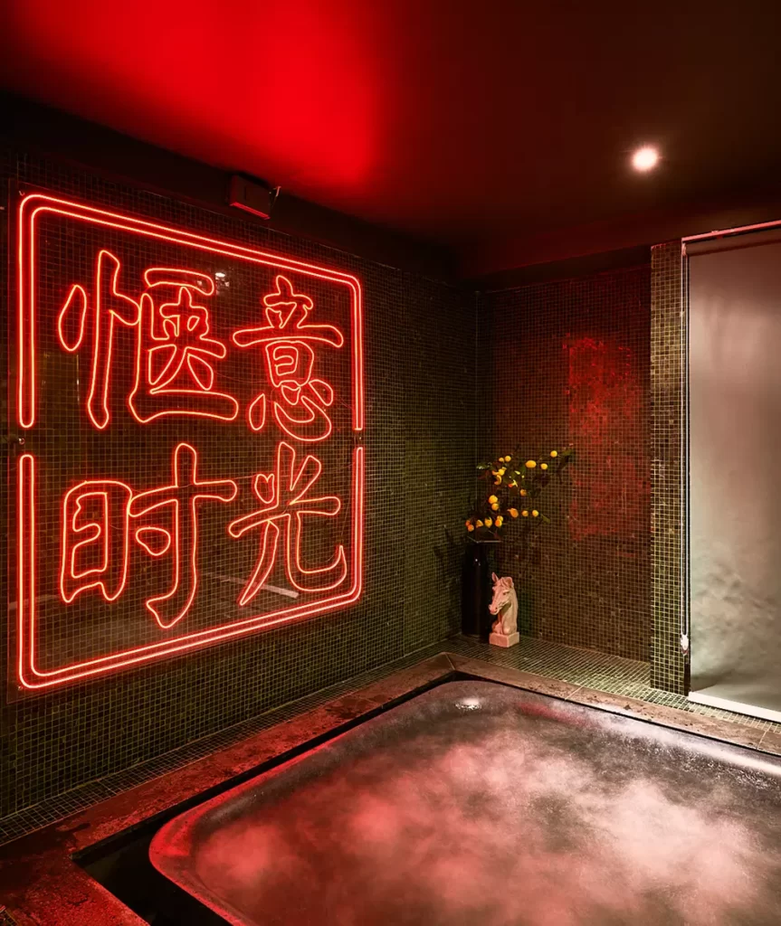 Tara Entertainment Complex: Bangkoks Premier Soapy Massage Venue