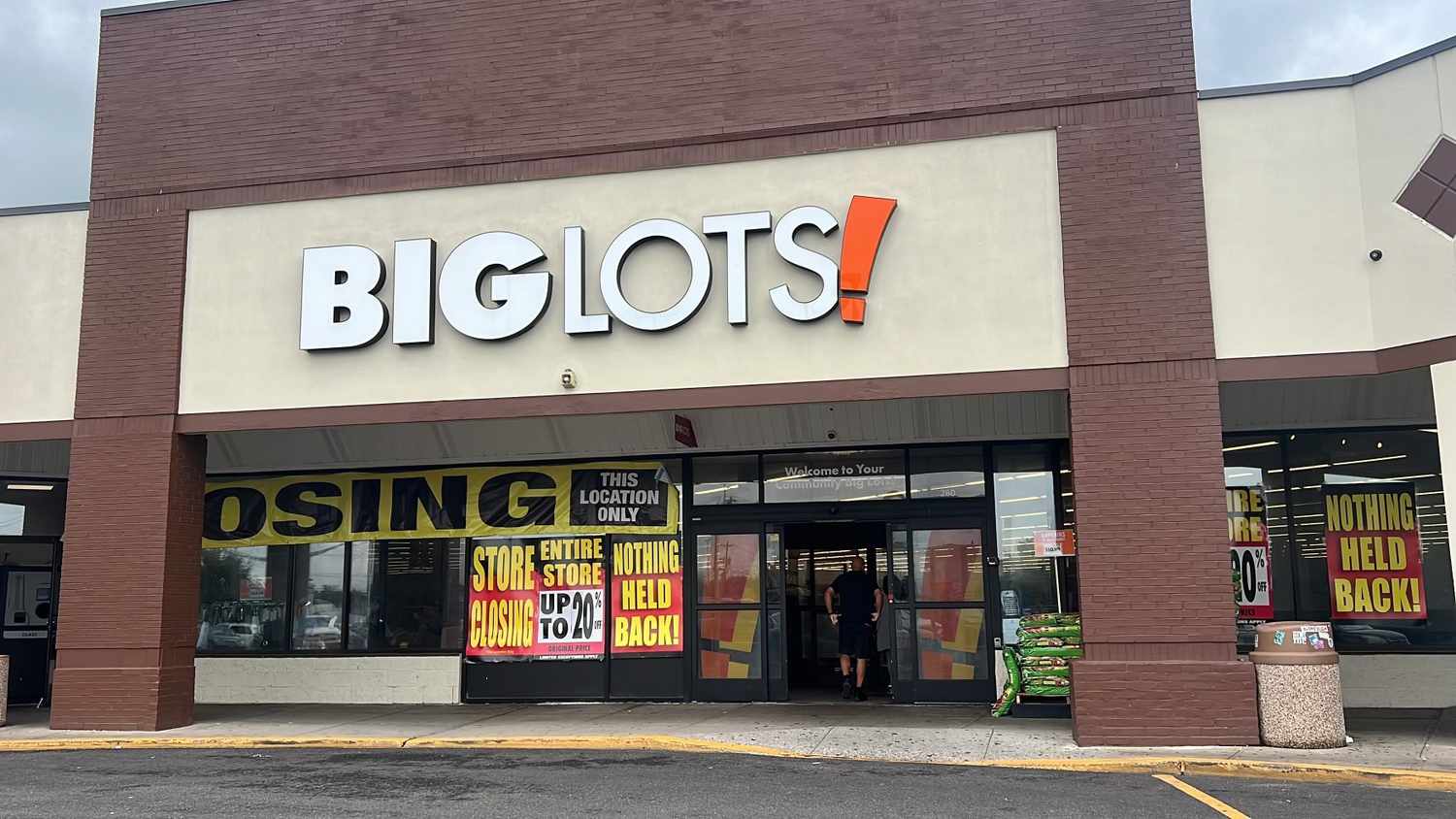 Going Out of Business Sale Furniture: Get Deep Discounts on All Products!