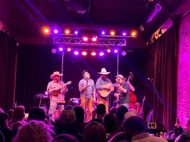 Where to Find Late Night Entertainment Marietta OH