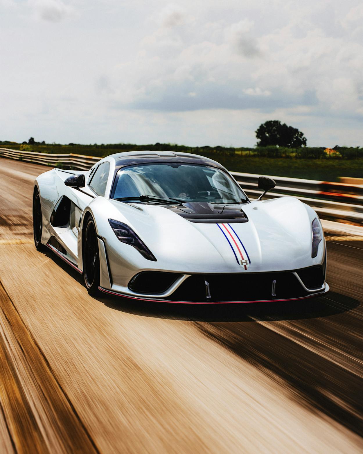 Check Out These Fast Sports Cars! Briefly See Whats Hot Now!