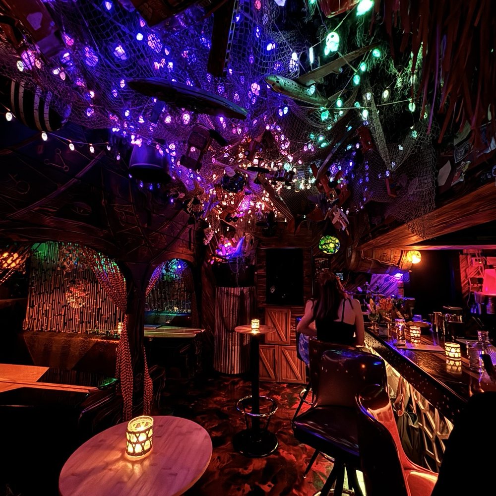 Where to go for Dinner and entertainment near me Open Now