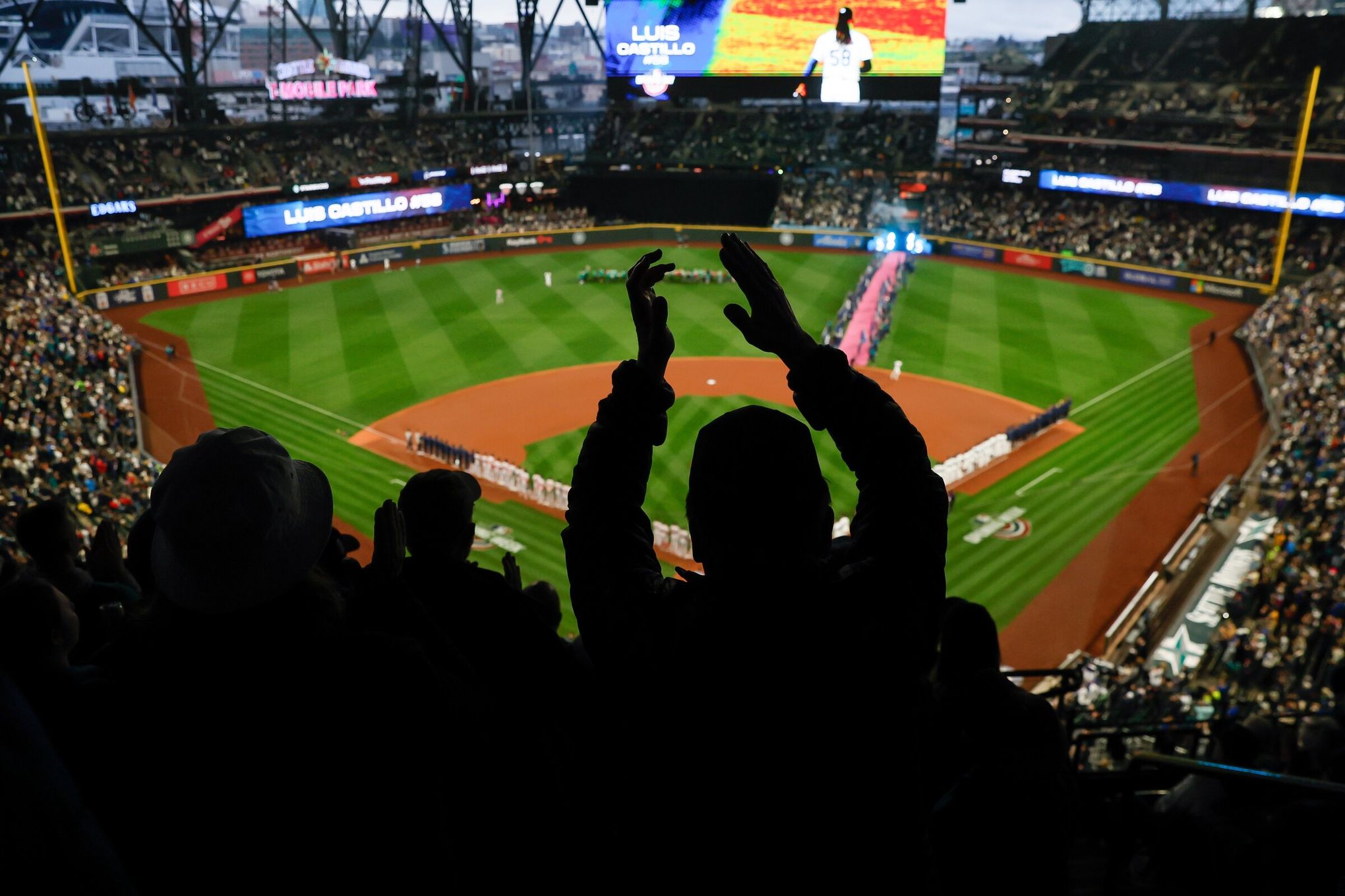 Seattle Sports on TV: Where to Watch Local Games!