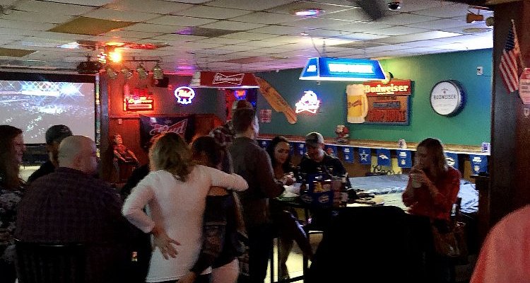 Ideal Sports Bar Reviews: Your Guide to the Ultimate Game Day Experience.
