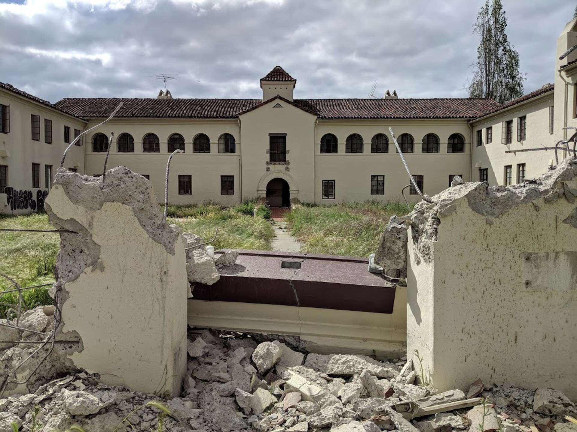 Find Abandoned Mental Hospitals in California - History and Location Guide.
