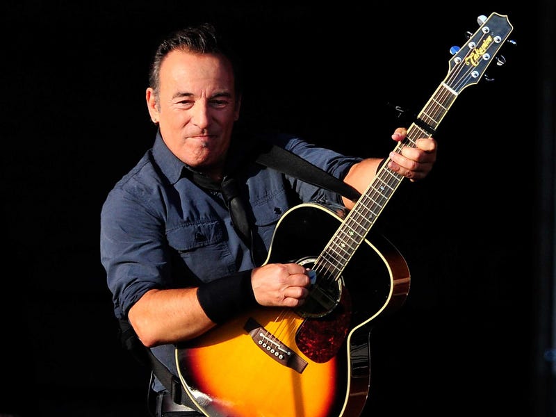 How Much Do 90s Entertainers Charge to Play a Show? Get the Inside Scoop on Booking Fees!
