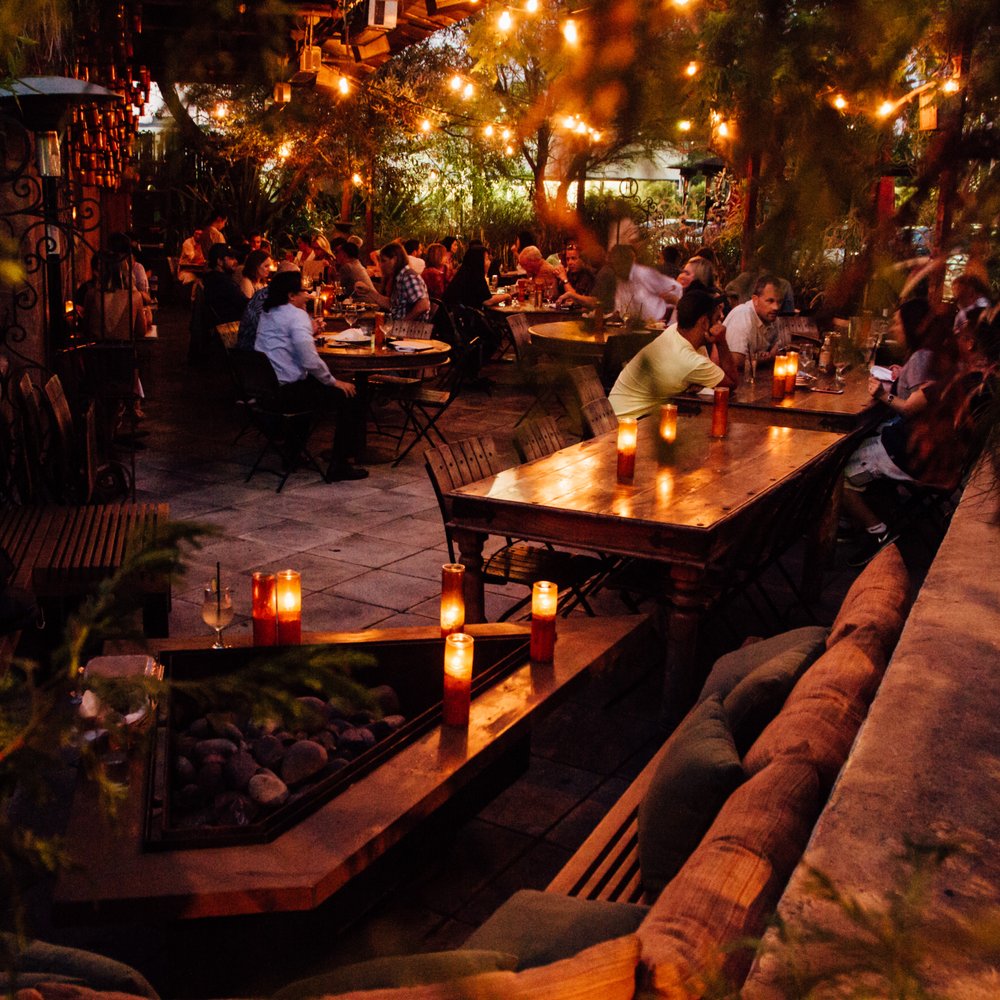 Find Dinner with Entertainment Near You (Easy Guide)