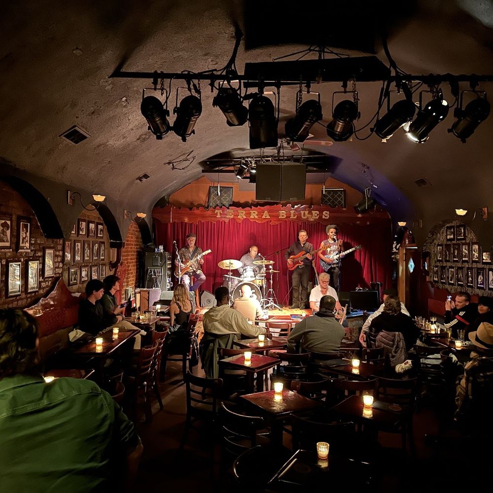 Live entertainment restaurants near me? Read this first.