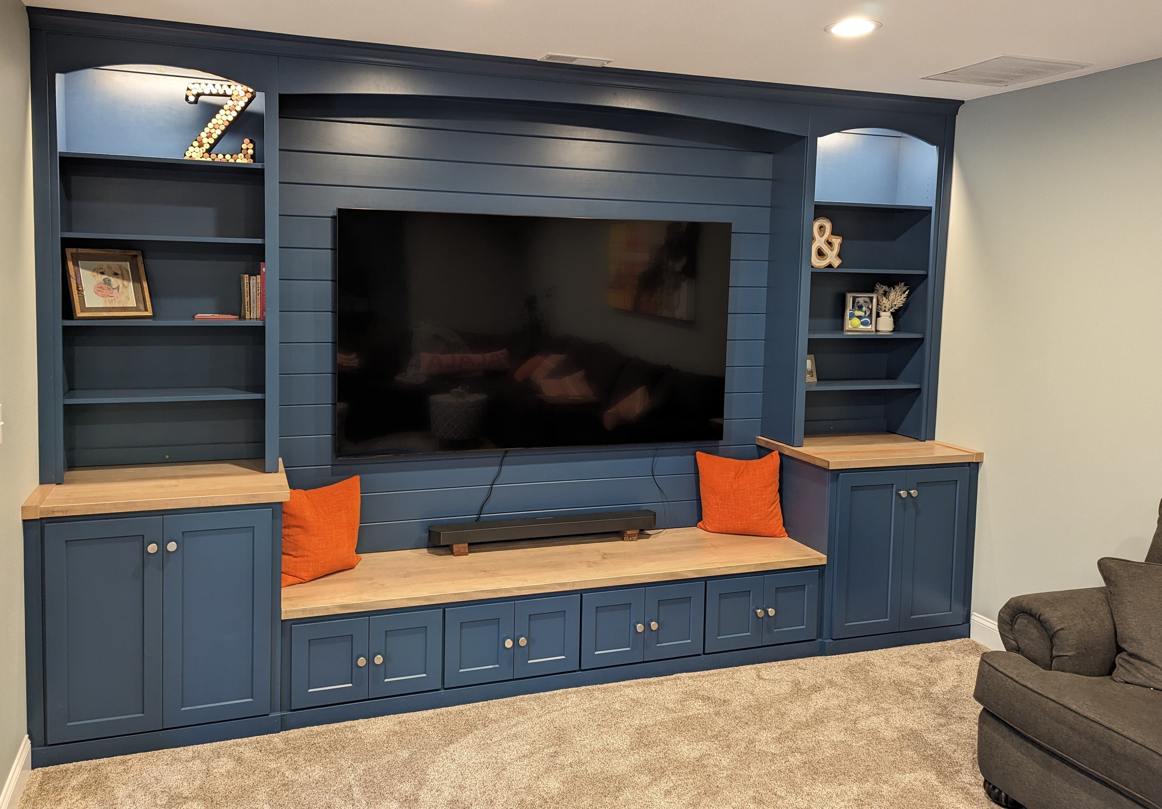 Modern built in entertainment cabinet designs: Cool new styles to try now