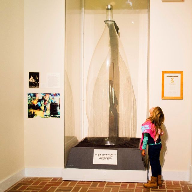 What is the worlds largest glass jar? Explore its amazing size details.