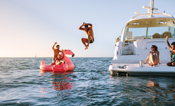 Why use a business boat? Key advantages for saving money on travel!